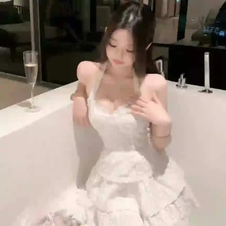 【小津遗作】《秋刀鱼之味》1080P在线：战后日本普通人的孤独与苍凉，最美的和式电影语言