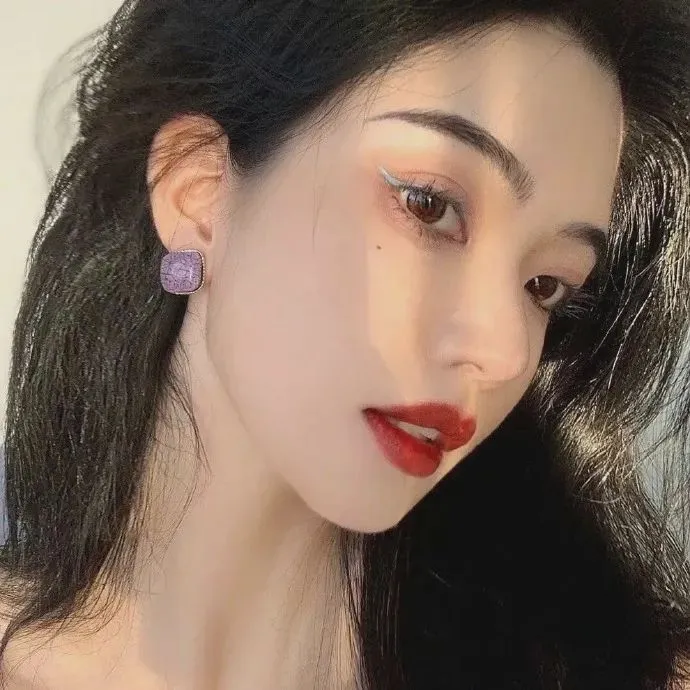 【恶女大女主】《黑色皮革手册》武井咲/米仓凉子版：银行女职员利用高官黑料逆袭成银座妈妈桑