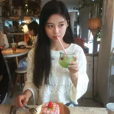 萝莉与太妹的友谊《下妻物语》深田恭子土屋太凤：穿洛丽塔的乖乖女与骑重机车的暴走族爆笑青春