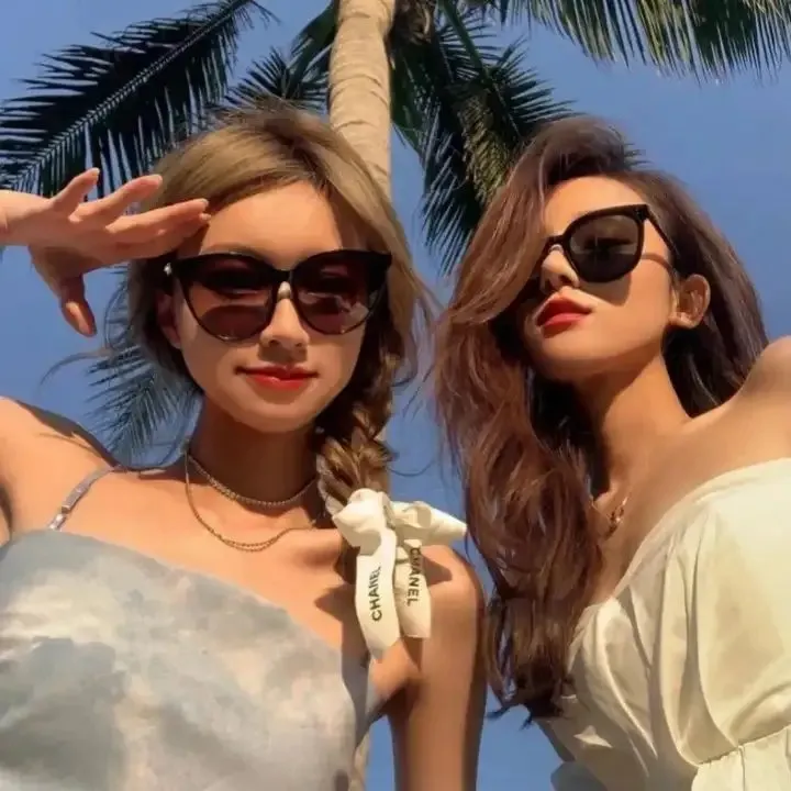 唯美纯爱片《花束般的恋爱》高清在线：百分百合拍的恋人，为何还是走向了分手？